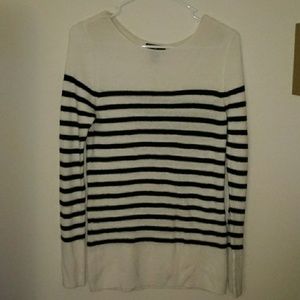 Gap sweater